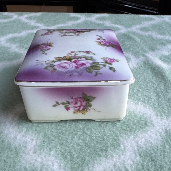 Vintage Lefton hand painted Floral Porcelain Trinket Box - Picture 4 of 10